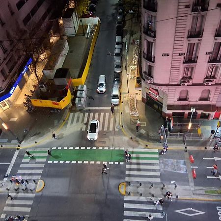 4 Ventanales Sobre La Avenida Corrientes Buenos Aires Exterior foto