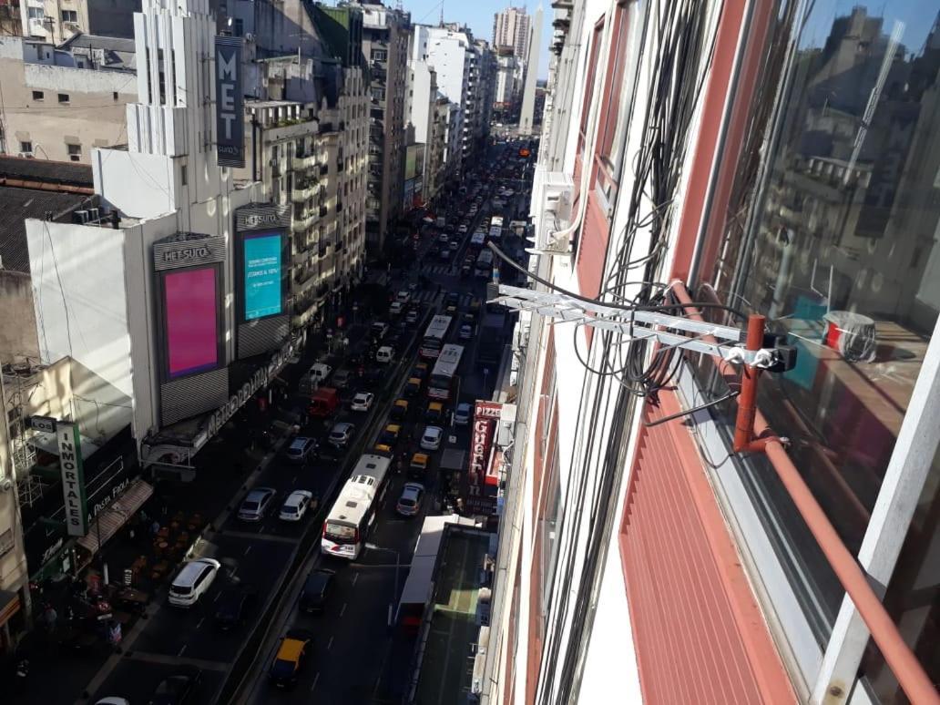 4 Ventanales Sobre La Avenida Corrientes Buenos Aires Exterior foto