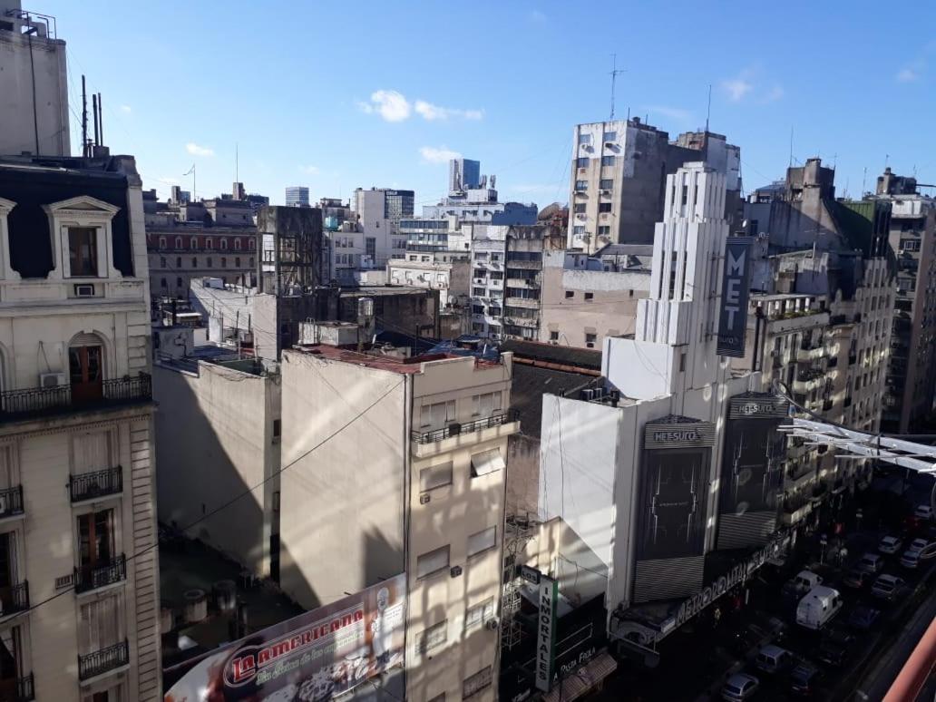 4 Ventanales Sobre La Avenida Corrientes Buenos Aires Exterior foto