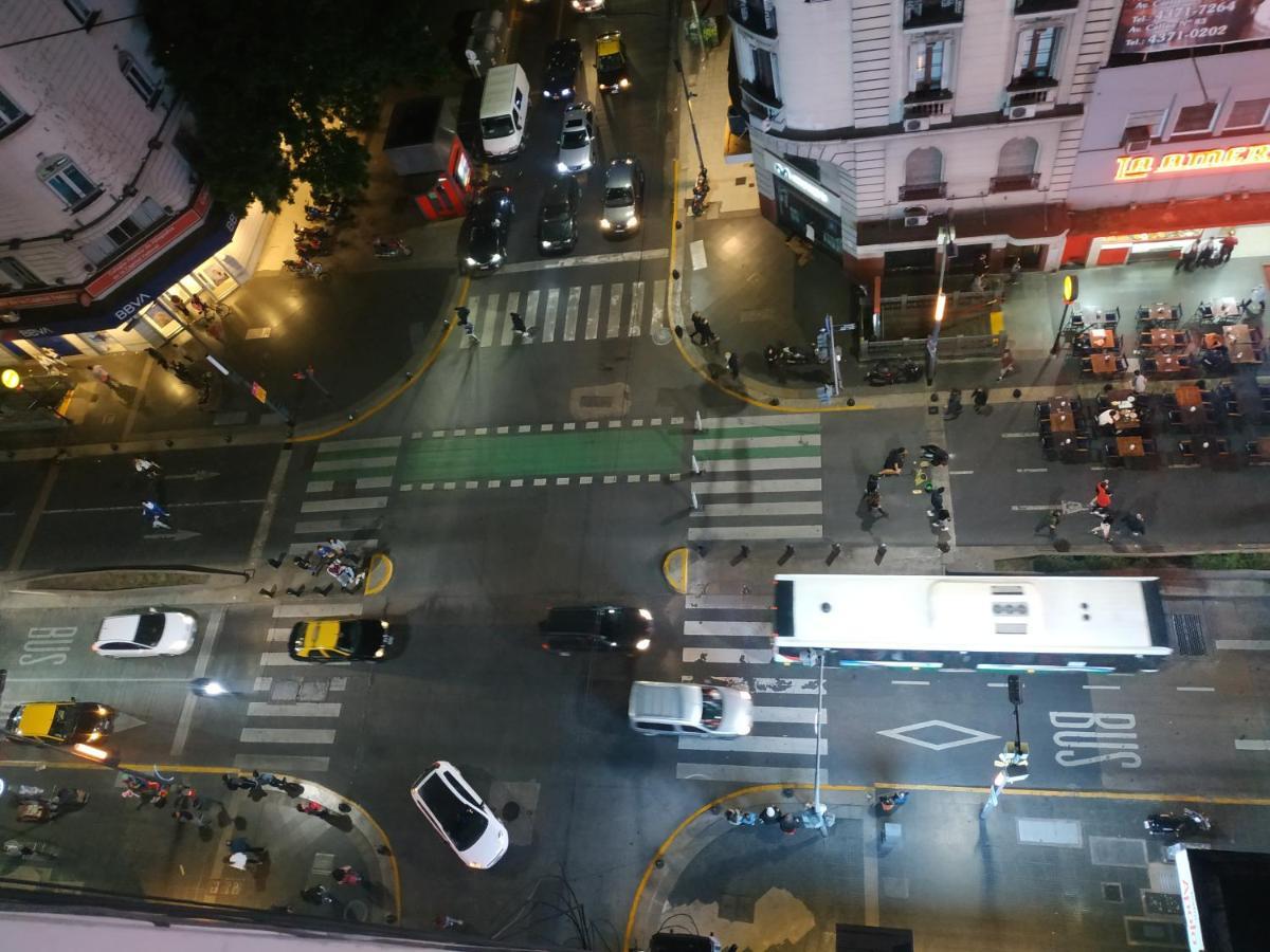 4 Ventanales Sobre La Avenida Corrientes Buenos Aires Exterior foto