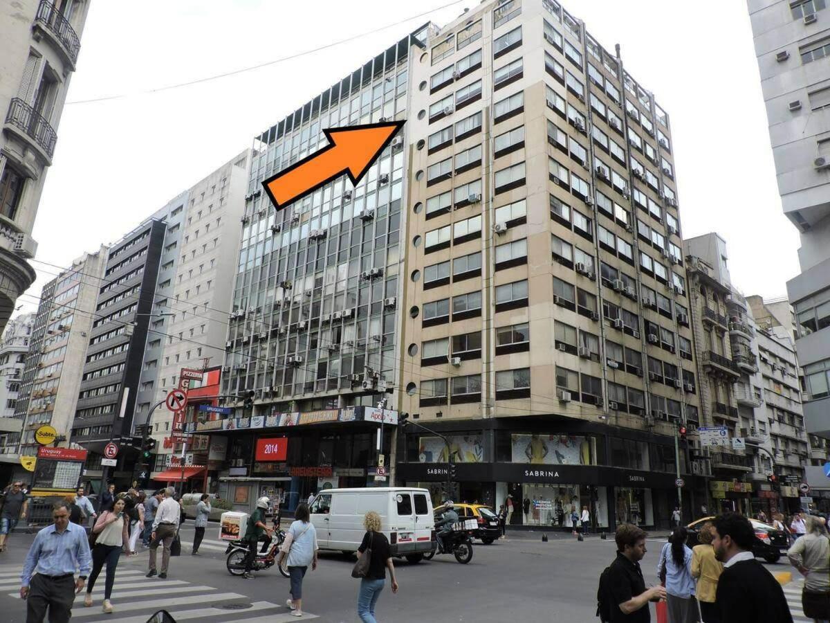 4 Ventanales Sobre La Avenida Corrientes Buenos Aires Exterior foto